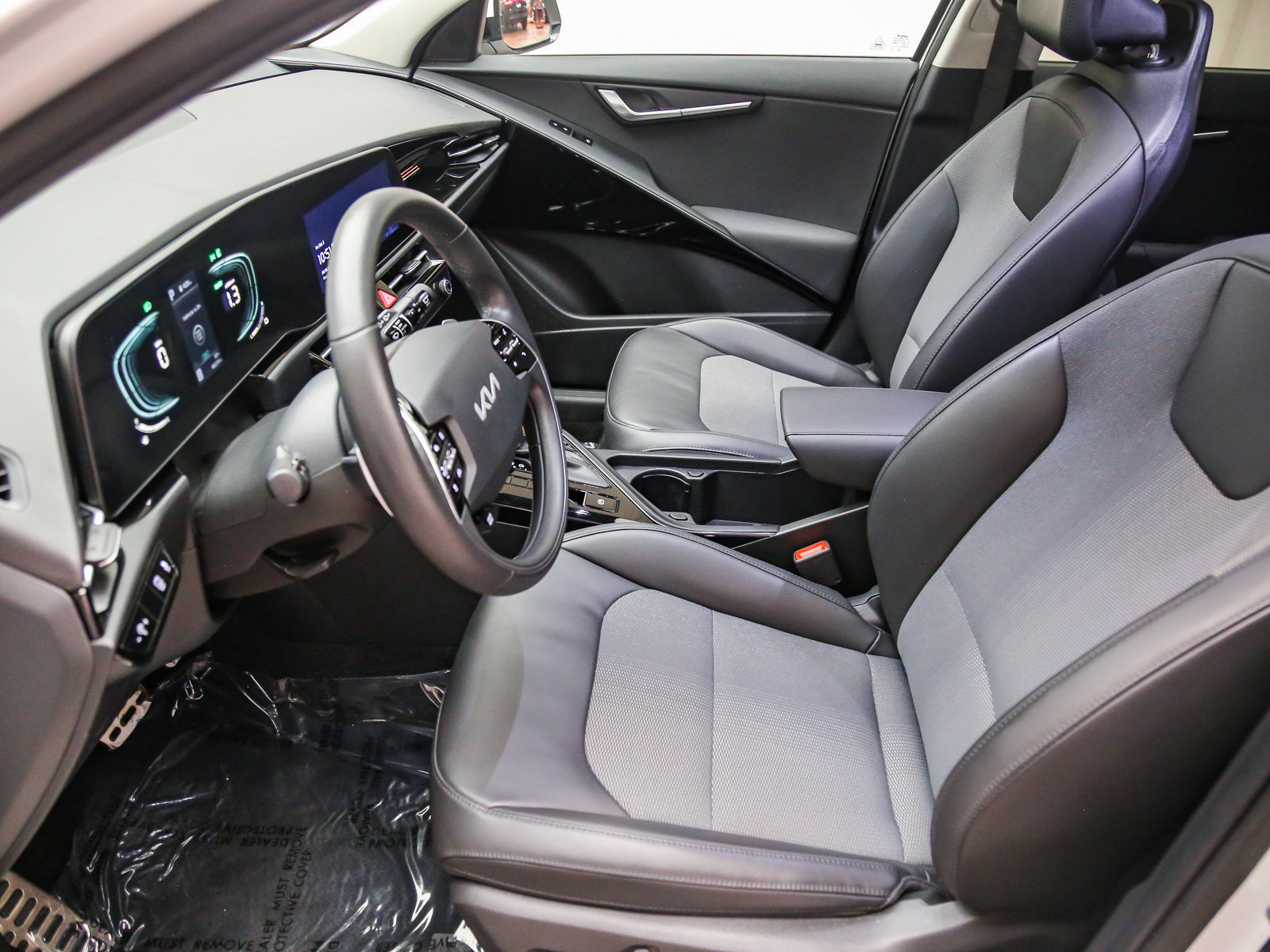 Used 2024 Kia Niro EX Touring FWD image 19