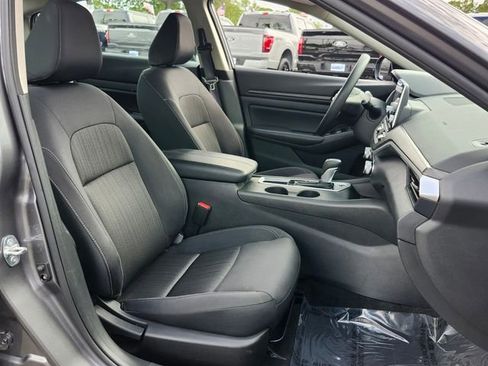 Used 2025 Nissan Altima 2.5 SV FWD image 16