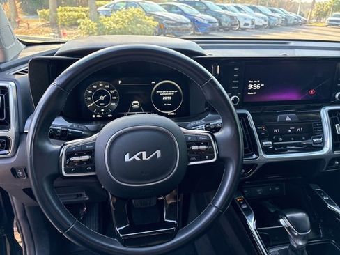 Certified 2023 Kia Sorento SX image 5