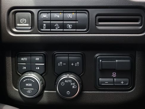 Used 2023 Chevrolet Tahoe Z71 w/ Z71 Off-Road Package image 27