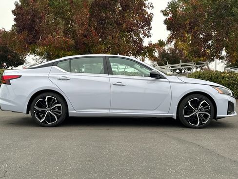 New 2025 Nissan Altima 2.5 SR image 3
