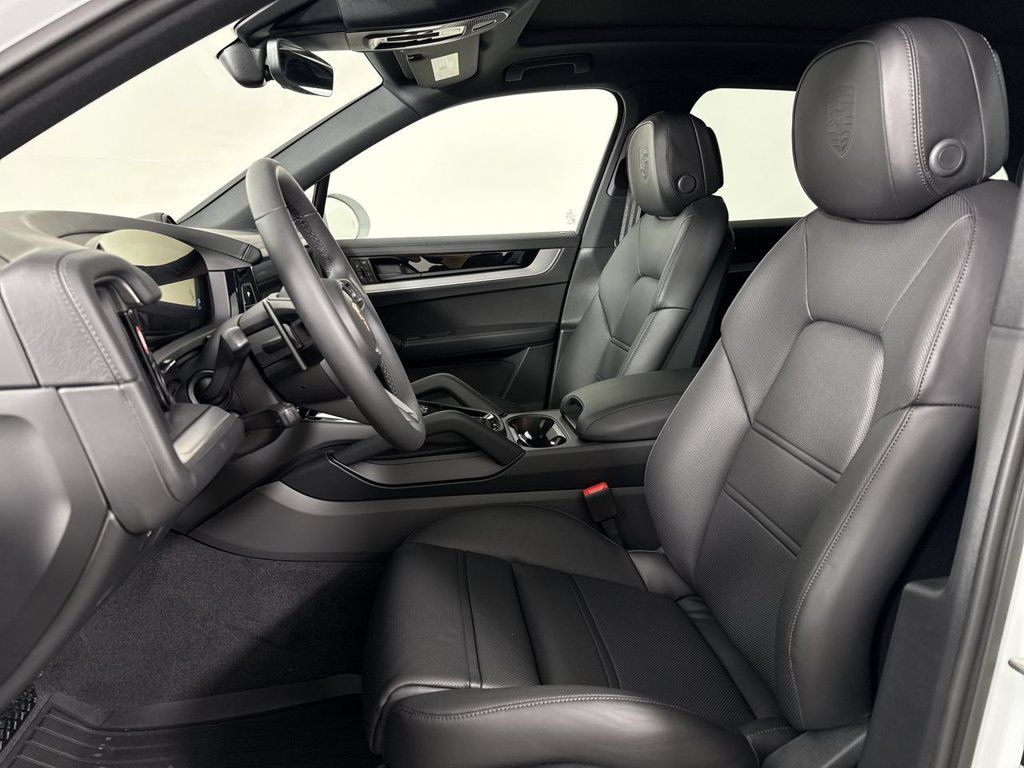 Certified 2026 Porsche Cayenne AWD/4WD image 5