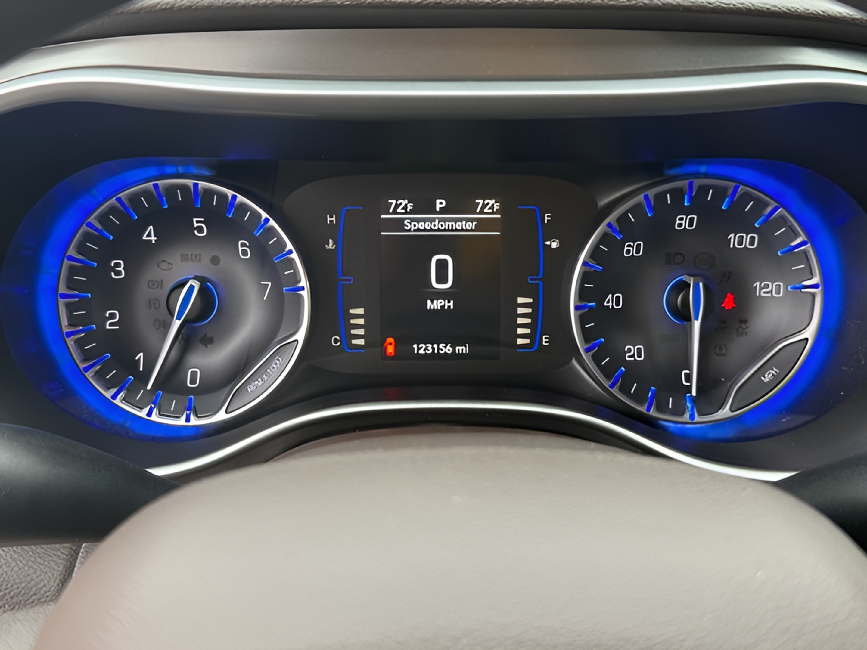 Used 2018 Chrysler Pacifica Touring Plus w/ Tire & Wheel Group FWD image 23