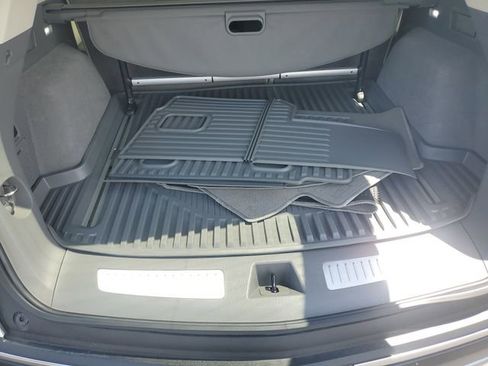 Certified 2023 Cadillac XT5 Premium Luxury w/ LPO, Floor Liner Package AWD/4WD image 9