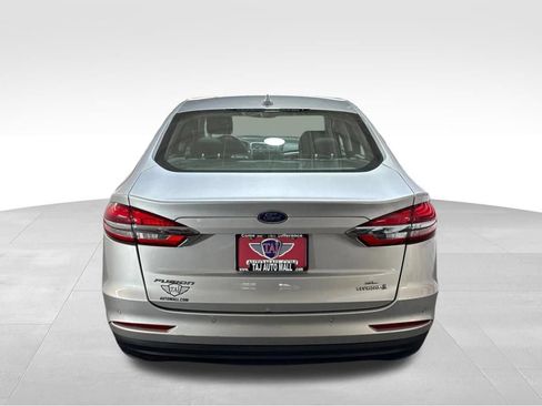 Used 2019 Ford Fusion SE FWD image 6
