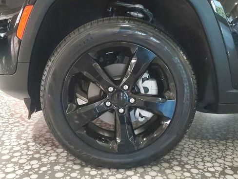 Used 2024 Jeep Grand Cherokee Limited w/ Black Appearance Package image 7