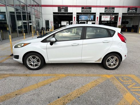 Used 2018 Ford Fiesta SE FWD image 2
