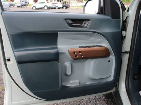 Used 2022 Ford Maverick Lariat w/ Lariat Luxury Package FWD image 12