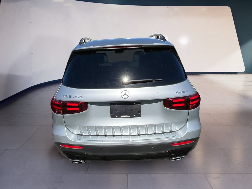 Used 2026 Mercedes-Benz GLB 250 4MATIC image 4