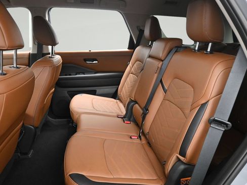 Certified 2025 Nissan Pathfinder Platinum w/ Cargo Package FWD image 11