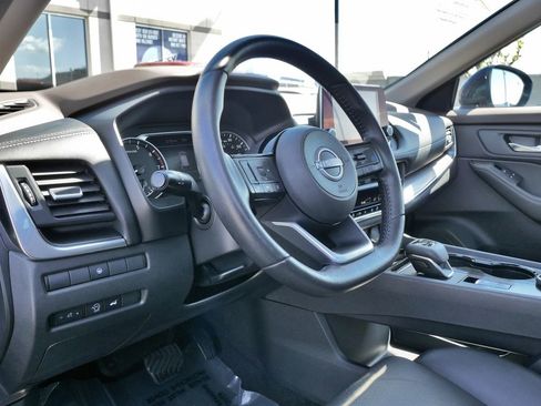 Used 2023 Nissan Rogue SV w/ SV Premium B Package image 24