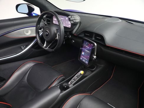 Used 2025 McLaren Artura Spider RWD image 26