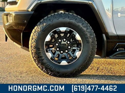 Used 2025 GMC Hummer EV 2X w/ Extreme Off-Road Package image 10