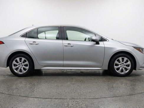 Used 2025 Toyota Corolla LE FWD image 11