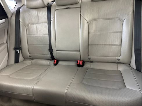 Used 2013 Volkswagen Passat TDI SE FWD image 20