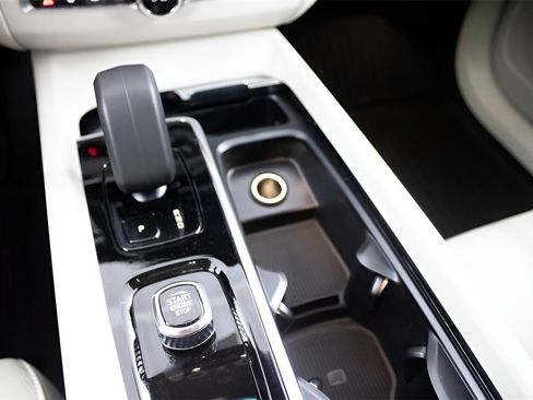 New 2025 Volvo XC60 T8 Plus w/ Protection Package Premier image 27