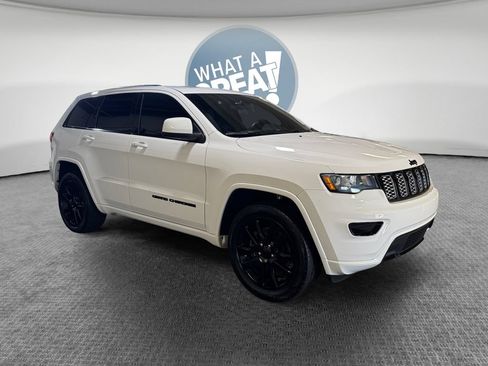 Used 2021 Jeep Grand Cherokee Laredo X AWD/4WD image 1