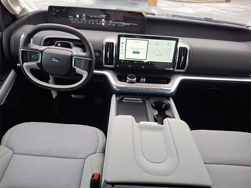 New 2025 Ford Expedition Max Platinum image 10