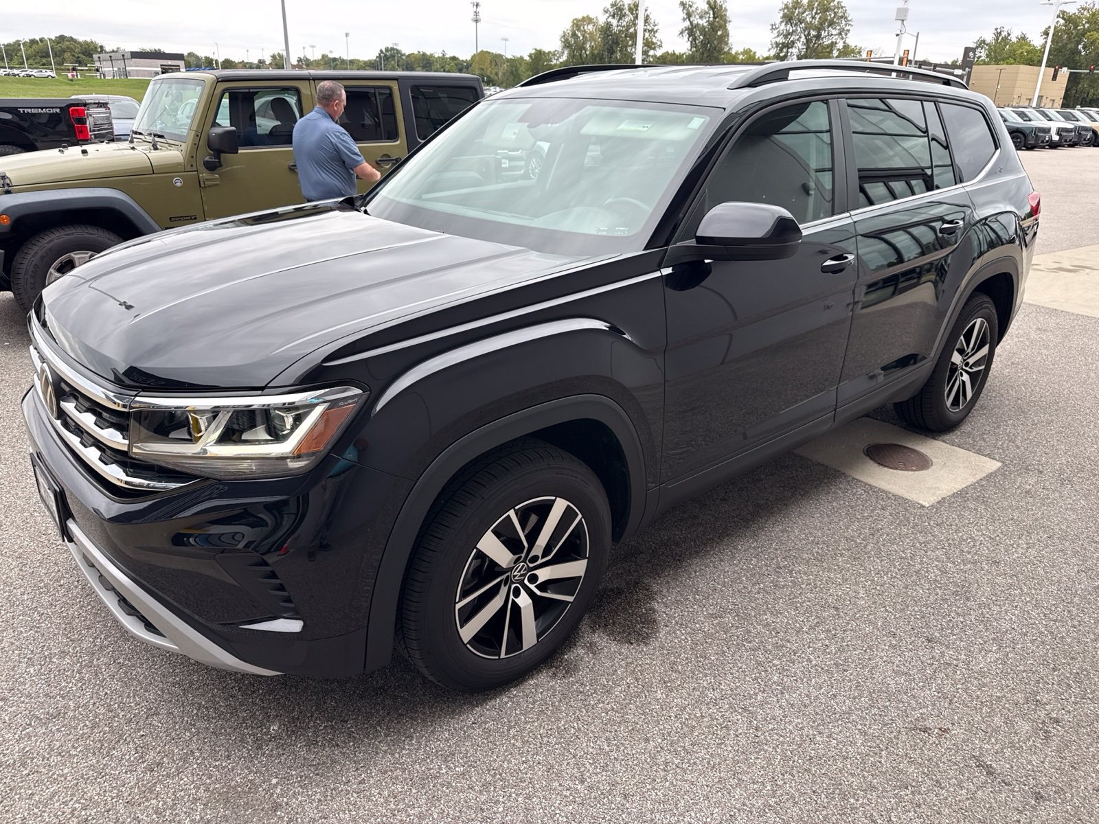 Used 2021 Volkswagen Atlas SE FWD image 1