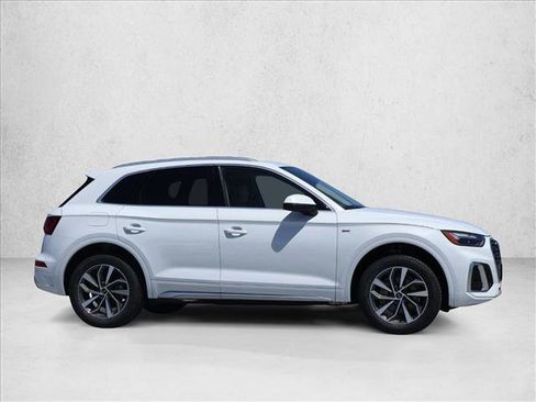 Used 2023 Audi Q5 2.0T Premium w/ Convenience Package AWD/4WD image 4