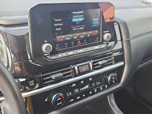 Used 2025 Nissan Pathfinder SV image 14