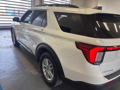 Used 2025 Ford Explorer Active image 7