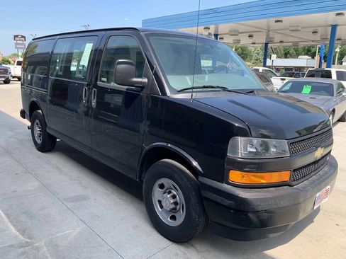 Used 2019 Chevrolet Express 2500 w/ Driver Convenience Package RWD image 4