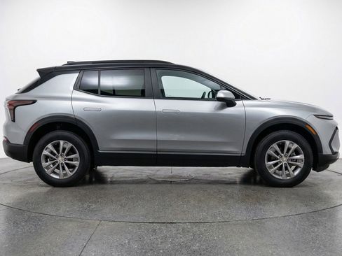 Used 2025 Chevrolet Equinox LT image 11