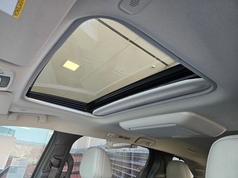 Used 2026 Toyota Sienna XLE image 18