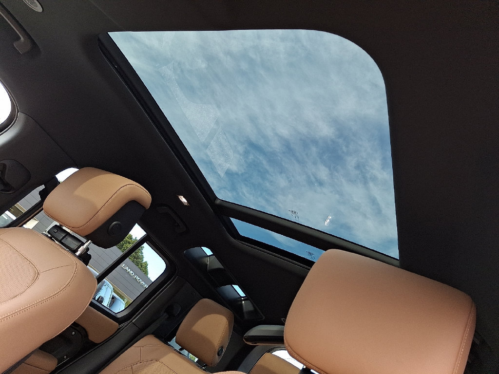 New 2026 Land Rover Defender 110 X-Dynamic SE AWD/4WD image 10