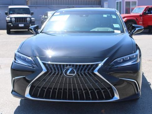 Used 2024 Lexus ES 300h w/ Premium Package FWD image 2