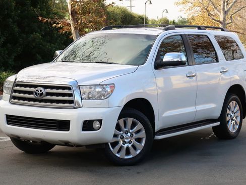Used 2013 Toyota Sequoia Platinum image 2