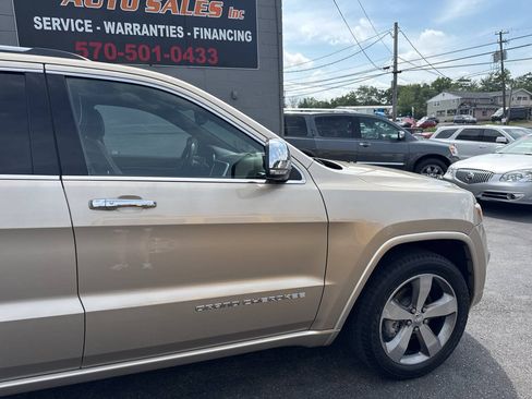 Used 2014 Jeep Grand Cherokee Overland w/ Advanced Technology Group AWD/4WD image 10