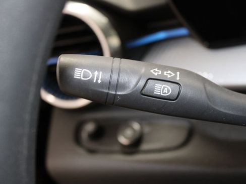 Used 2025 Chevrolet Trax LT image 32