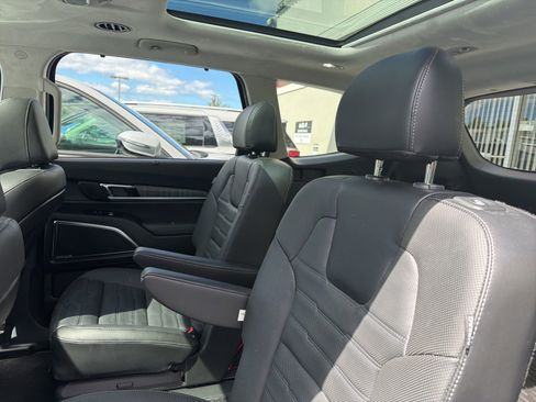 Used 2024 Kia Telluride SX Prestige w/ Towing Package AWD/4WD image 8