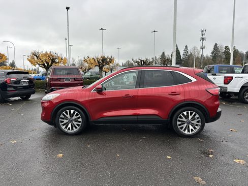 Used 2020 Ford Escape Titanium image 2