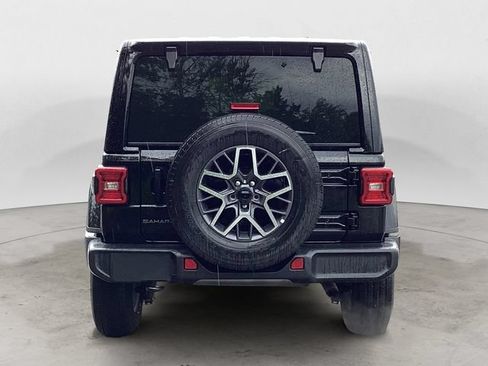 Certified 2025 Jeep Wrangler Unlimited Sahara AWD/4WD image 4