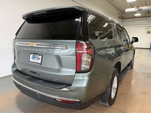 Used 2024 Chevrolet Suburban LT w/ Luxury Package AWD/4WD image 7