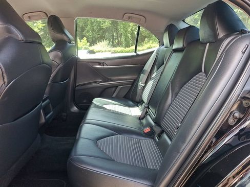 Used 2019 Toyota Camry SE FWD image 10