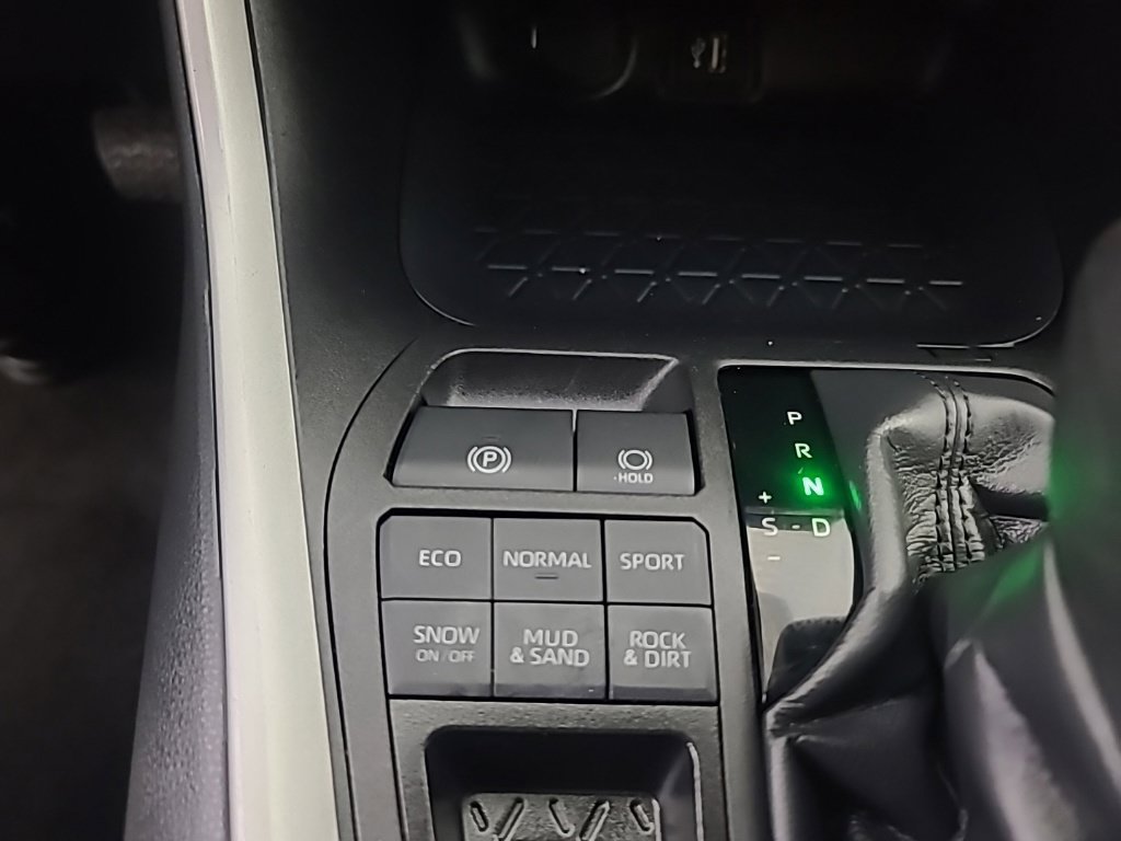 Used 2025 Toyota RAV4 LE AWD/4WD image 35