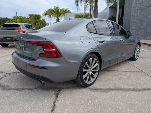 Used 2021 Volvo S60 T5 Momentum FWD image 4