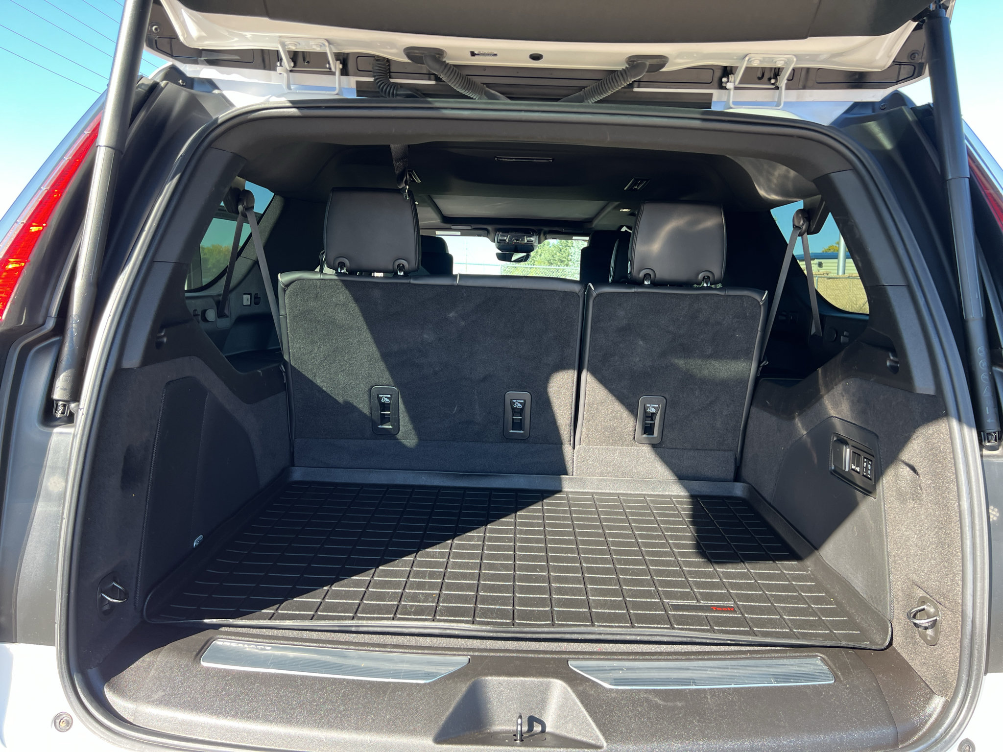 Used 2023 Cadillac Escalade ESV Premium Luxury AWD/4WD image 23