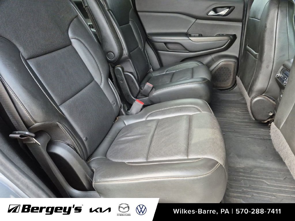 Used 2021 GMC Acadia SLT w/ LPO, Floor Liner Package AWD/4WD image 26
