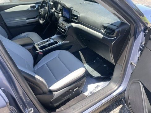 Used 2021 Ford Explorer XLT w/ Equipment Group 202A AWD/4WD image 6