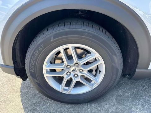 New 2026 Ford Explorer Active RWD image 5