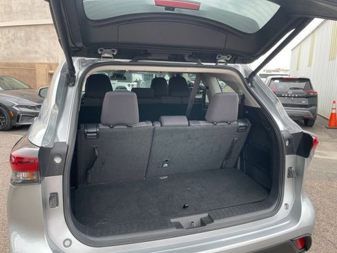 Used 2025 Toyota Highlander LE image 33