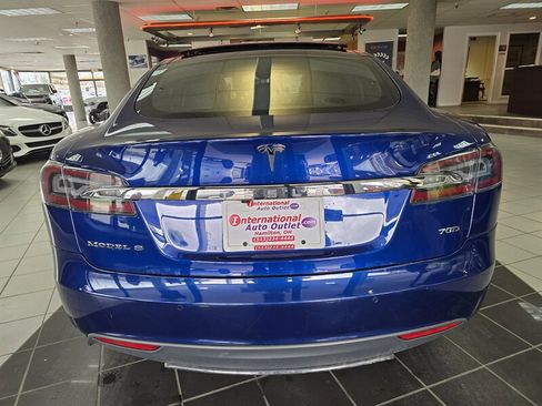 Used 2015 Tesla Model S 70D image 4