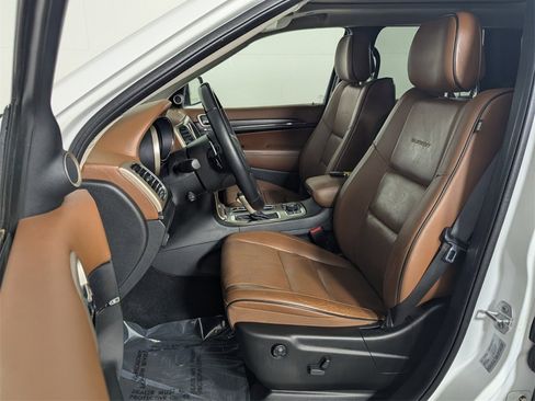 Used 2016 Jeep Grand Cherokee Summit w/ Premium Plus Apperance Group image 12