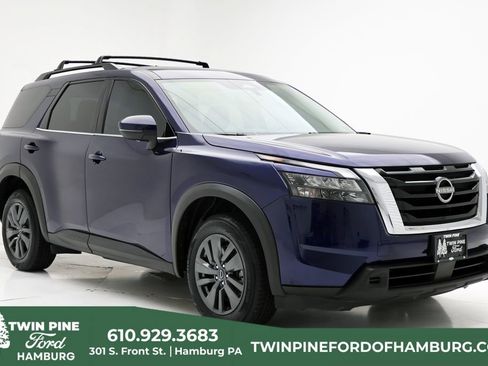 Used 2023 Nissan Pathfinder SV AWD/4WD image 1