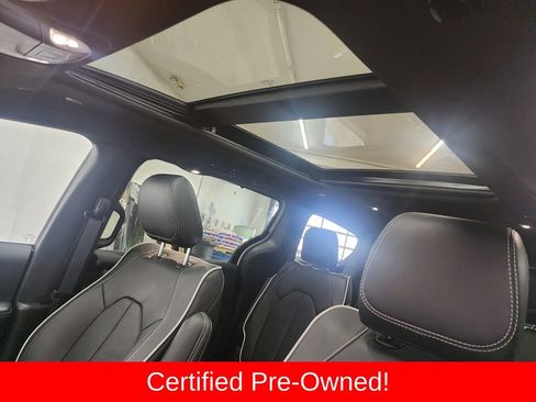 Used 2026 Chrysler Pacifica Limited image 22